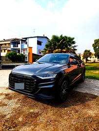 Audi Q8 S line quatro