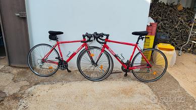 2 biciclette da corsa B’Twin Triban in carbonio