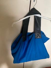 Borsa blu elettrico e nera marca terranova