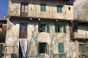 CASA SEMINDIPENDENTE A STRONA