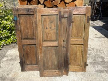 Vecchi oscuri in legno