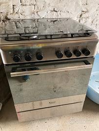 Cucina a gas 4 fuochi con forno elettrico Ariston