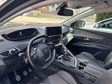 Peugeot 5008 7 posti 1.5 2021