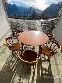 Tavolo e sedie
