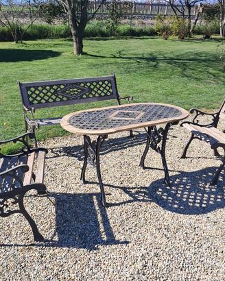 TAVOLO E SEDIE DA GIARDINO IN GHISA