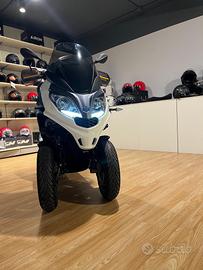 Piaggio mp3 300 -2024 - guida con patente b