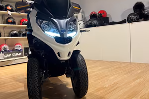 Piaggio mp3 300 -2024 - guida con patente b