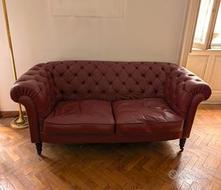 Divano Chester in pelle rosso rubino