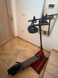 Monopattino elettrico Ninebot + casco