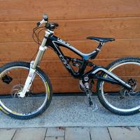 2 downhill gt bike