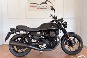 Moto Guzzi V7 IV Stone 2021 SOLO 7.818 km DA 107 E