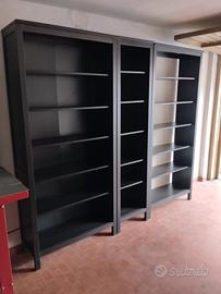 libreria in tre pezzi in legno .