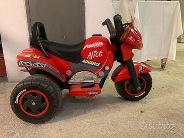 Moto ducati peg perego
