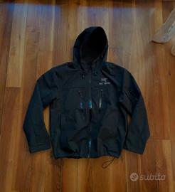 art’eryx windbreaker