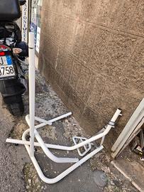 Capra sostegno alza malati con base