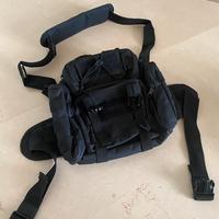 Marsupio nero con cinta