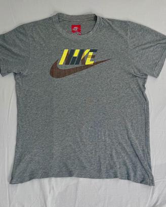 T-Shirt Nike Vintage Grafica Swoosh