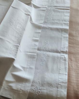 Splendido completo letto misto lino ricamato a 