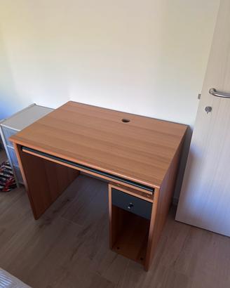 Scrivania ufficio/camera in buono stato