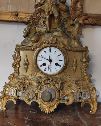 Orologio antico a pendolo 