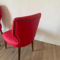 Testata letto matrimoniale e sedie