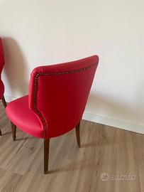 Testata letto matrimoniale e sedie