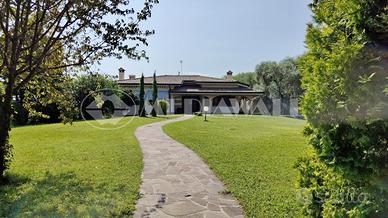 Villa a Azzano Decimo