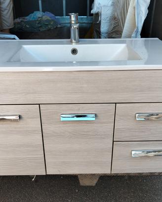 Lavandino bagno sospeso