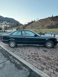 BMW E36 320i