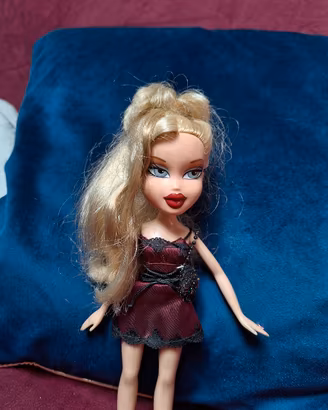 Bratz Cloe originale MGA - abito bordeaux e scarpe