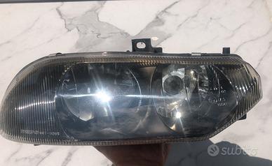 Fari anteriori alfa romeo 156  120€. 3534044392