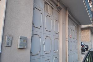 Ampio e alto garage via ibla