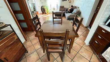 Tavolo con sedie