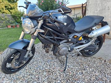 Ducati monster 696