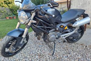 Ducati monster 696