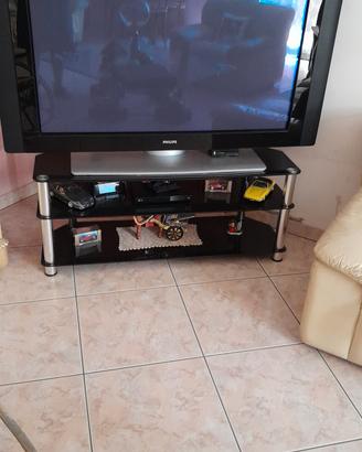 televisore con tavolino