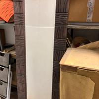 Specchio con cornice intagliata in legno