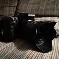 Pentax K100D con 18-55 e accessori