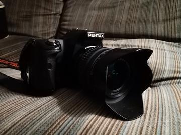 Pentax K100D con 18-55 e accessori