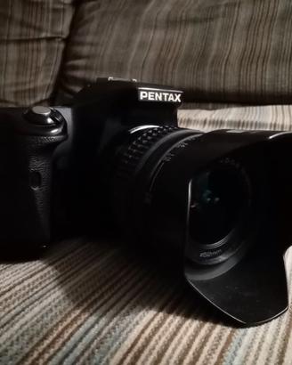 Pentax K100D con 18-55 e accessori