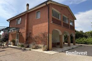 Rustico / Casale di 186 m² con più di 5 locali a C
