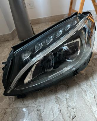 Faro sx Mercedes W205