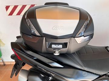 Portapacchi-Piastra-Bauletto-Paravento-Givi