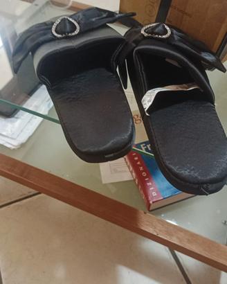Pantofole da donna nere a cuore Tezenis