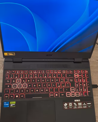 Acer Nitro 5 RTX 4050 16GB DDR5 512GB SSD 144Hz