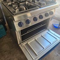 4 fuochi gas con forno professionale 1 anno