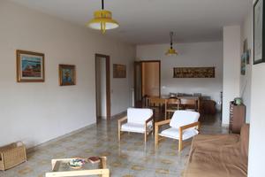 Ampio appartamento, zona Via Tirso