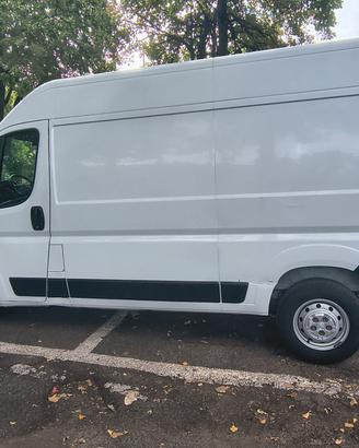 Peugeot Boxer 328 2.2 BlueHDi 120 S&S PC-TN Furgon