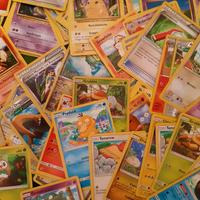 Pokémon GCC: 250 carte, 25 rare, omaggi