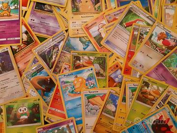 Pokémon GCC: 250 carte, 25 rare, omaggi